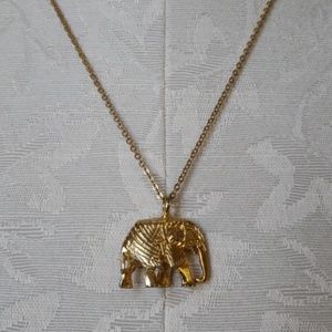Elephant pendant necklace